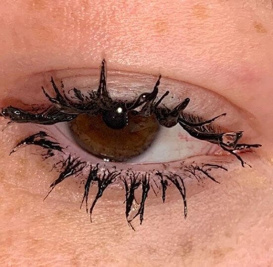 De-Clump Your Eyelash Look With a New Toothbrush