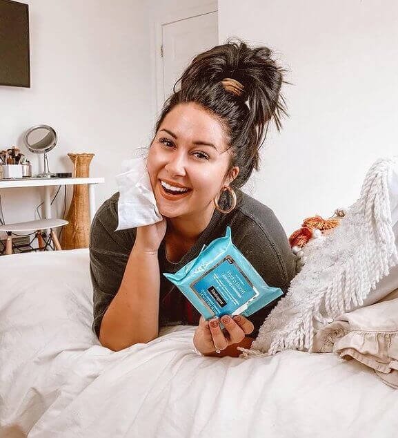 Keep Wipes Next to Your Bed for Lazy Makeup Removal