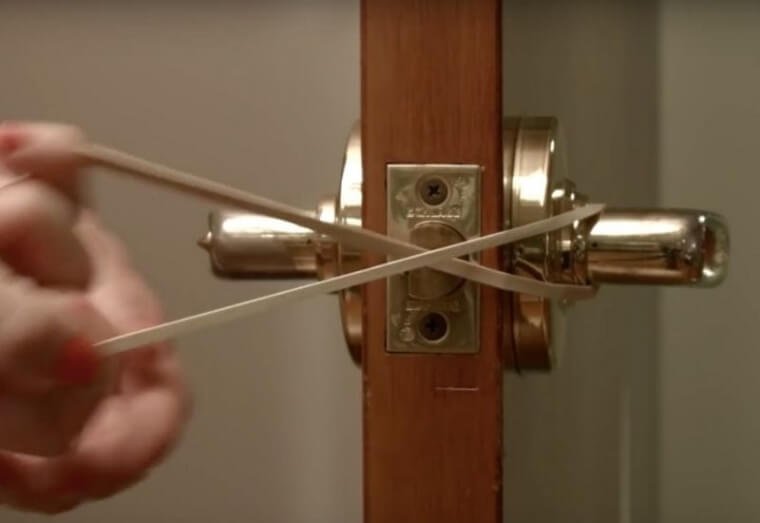 Use Rubber Bands To Prevent Doors From Shutting