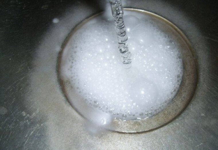 Use A Baking Soda And Vinegar Mix To Unclog the Sink